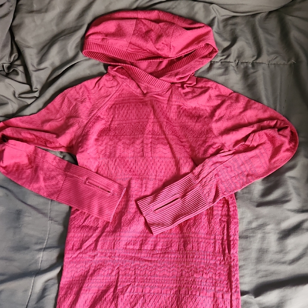 Lululemon Pink Hooded Long Sleeve Swester